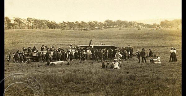 Histoire de l’aviation – 11 août 1910. Presque un mois jour pour jour après l’avoir établi, l’aviateur Brookins est dé