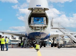 
La demande mondiale de fret aérien a augmenté de 4,1% en octobre 2025 par rapport à octobre 2024, mesurée en tonnes‑kilomè