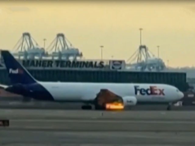 Collision aviaire : atterrissage d’urgence d’un Boeing 767 cargo avec un moteur en feu à New York-Newark Liberty