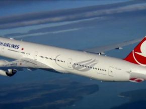 
Un atterrissage sans encombre s’est transformé en incident spectaculaire jeudi 11 juin 2026 à l’aéroport d’Antalya : un 