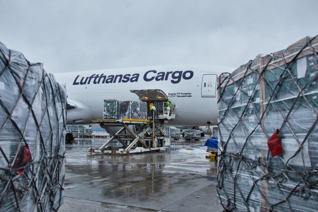 Photo : Lufthansa livre 80 tonnes de fruits et légumes au Royaume-Uni 4 Air Journal