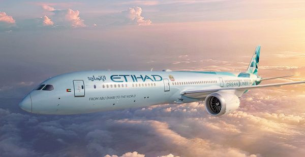 
Etihad Airways s est engagée à acheter des crédits carbone, afin de neutraliser complètement les émissions de CO2 d un Boein