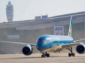 
Le Vietnam se prépare à réduire ses vols dès avril, pris en tenaille par un choc pétrolier venu d’Iran qui assèche ses ap