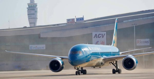 
Le Vietnam se prépare à réduire ses vols dès avril, pris en tenaille par un choc pétrolier venu d’Iran qui assèche ses ap