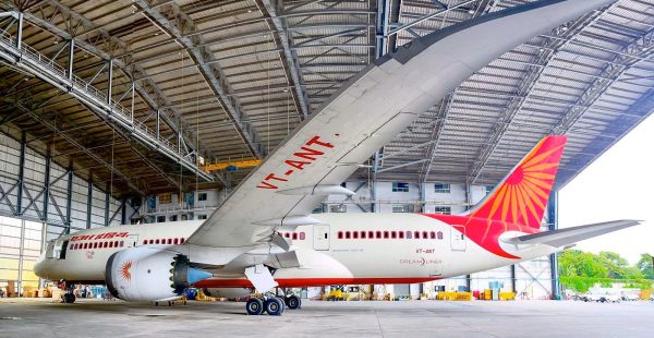 
Air India vient de recevoir son premier Boeing 787-9 Dreamliner entièrement configuré à ses couleurs depuis sa privatisation, 