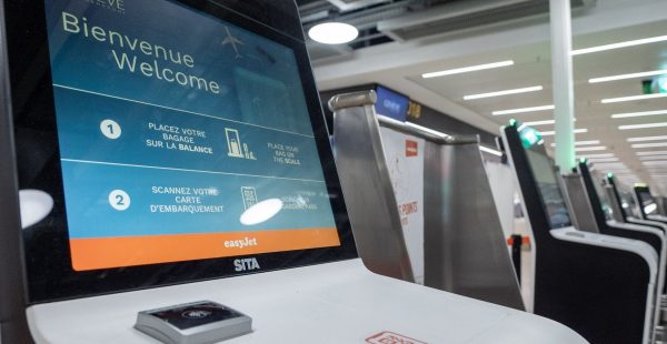 
A l aéroport de Genève, une nouvelle zone de dépose bagages en libre-service a été mise en place pour les passagers d easyJe