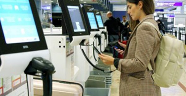 
A l aéroport de Genève, les voyageurs au départ peuvent désormais passer en un clin d œil par les points de contact en libre