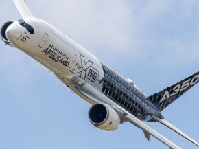 
Au salon aéronautique de Dubaï, EgyptAir a signé avec Airbus une commande ferme de 10 gros-porteurs A350-900, a annoncé aujou