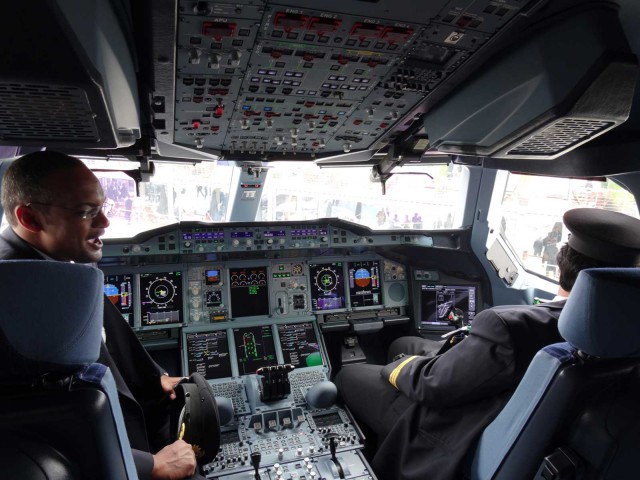 air-journal-bourget-2015-qatar-pilotes-equipage-2