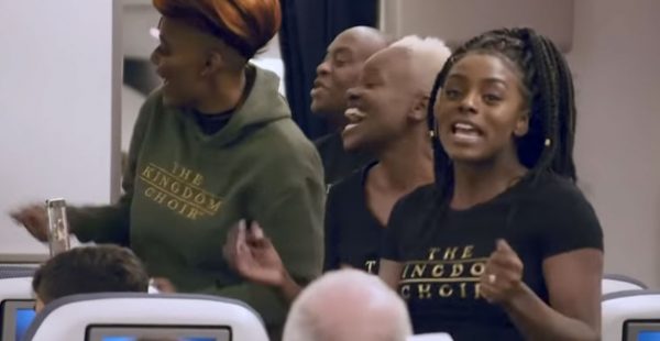 C est avec surprise et joie que les passagers d un vol Londres-Sydney de British Airways ont accueilli les artistes de la chorale 