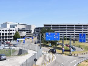 
Brussels Airport a annoncé qu’elle s’attend à accueillir plus de 1,1 million de passagers pour les vacances de Pâques, les