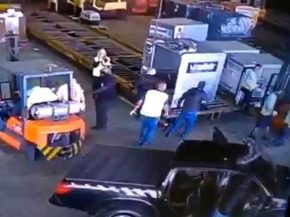 Déguisés en policiers, quatre hommes armés ont dérobé, jeudi, 750 kg d’or à l’aéroport Gharulhos de São Paulo, au Br
