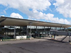
Moins de neuf mois après la reprise de la concession de l aéroport de Cayenne, l exploitant aéroportuaire français Egis encle