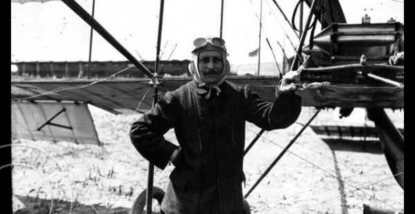 Histoire de l’aviation – 23 janvier 1910. En ce dimanche 23 janvier 1910, c’est l’aviateur Van den Born qui fait l’actua