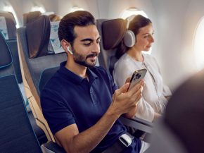 
Turkish Airlines propose désormais un accès gratuit aux diverses messageries instantanées, WhatsApp, Messenger et WeChat, entr