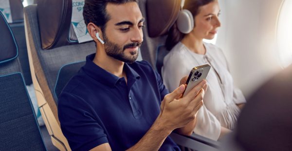 
Turkish Airlines propose désormais un accès gratuit aux diverses messageries instantanées, WhatsApp, Messenger et WeChat, entr