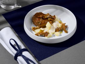 
De juillet à octobre 2023, Air France continue de valoriser la gastronomie française avec un nouveau cycle de recettes inédite