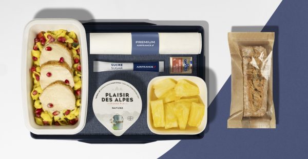 
Air France vient d’annoncer une nouvelle offre culinaire en cabine Premium, sa classe intermédiaire entre l’Économie basiqu