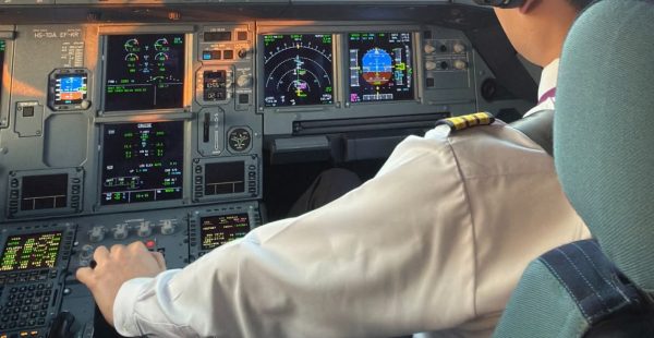 
En Thaïlande, plus de 1 700 pilotes expérimentés sont sans emploi. Si les écoles de pilotage forment plus de pilotes que les 