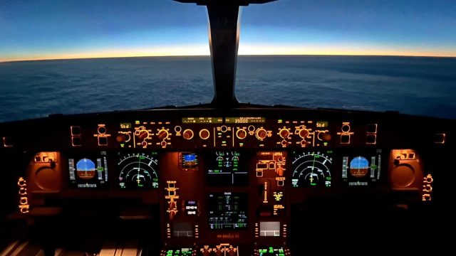 Un pilote de Malaysia Airlines volait sous l’emprise de drogues… et transportait 70 000 comprimés d’ecstasy