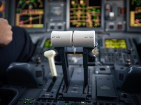 
La pénurie de pilotes s’installe durablement dans le transport aérien européen. Une situation rendue plus aiguë par la repr