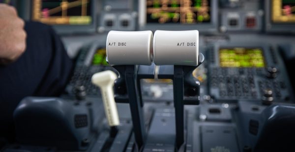 
La pénurie de pilotes s’installe durablement dans le transport aérien européen. Une situation rendue plus aiguë par la repr