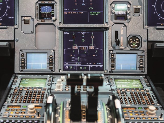 Vol Par Cockpit EasyJet mise sur le système FANS-C pour optimiser les trajectoires et ...