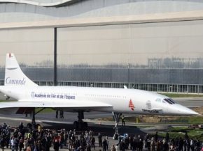 
Le Concorde numéro 1, premier exemplaire de l avion supersonique franco-britannique, ainsi que l ensemble de ses équipements, s