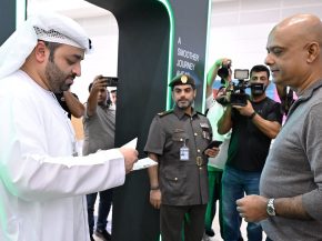 
À l’aéroport international de Dubaï (DXB), les passagers peuvent désormais être contrôlés sans passer systématiquement 