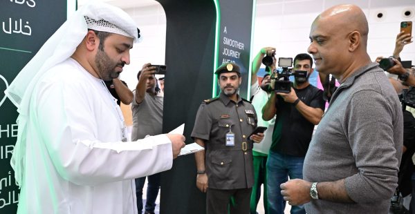 
À l’aéroport international de Dubaï (DXB), les passagers peuvent désormais être contrôlés sans passer systématiquement 