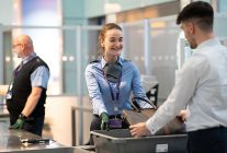 
L’aéroport britannique Londres-Heathrow met fin à la limite de 100 ml pour les liquides dans les bagages à main, grâce au d