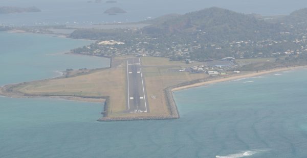 
La préfecture de Mayotte a annoncé de nouvelles restrictions de voyage liées à la pandémie de Covid-19, l’aéroport de Dza