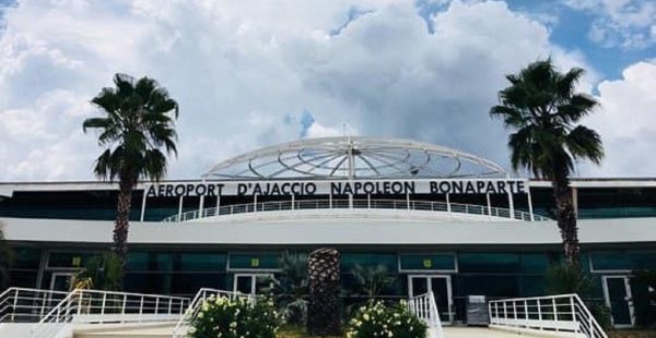 
La Corse tente un pari inédit : subventionner 250 000 billets d’avion pour relancer son tourisme hors saison. À partir d
