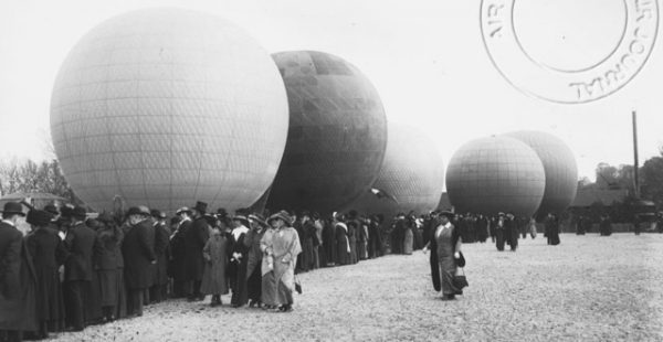 
Histoire de l’aviation – 15 novembre 1913. En ce vendredi 15 novembre 1913, de nombreux aéronautes ont rendez-vous au parc
