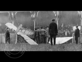 
Histoire de l’aviation – 18 octobre 1909. En ce lundi 18 octobre 1909, un nouveau drame va bouleverser le monde de l’avia