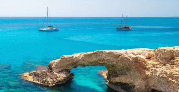 
Chypre est une île magnifique avec une riche histoire, une culture vibrante et des paysages à couper le souffle. Voici quelques