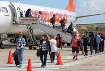 
Plusieurs jours après un avertissement de l’aviation civile américaine sur les risques de survol, Donald Trump a appelé comp