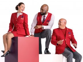 La compagnie aérienne américaine Delta Air Lines dévoile sa nouvelle collection d’uniformes que revêtiront ses 60.000 employ