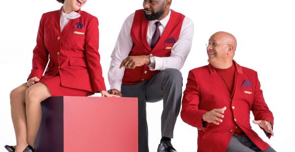 La compagnie aérienne américaine Delta Air Lines dévoile sa nouvelle collection d’uniformes que revêtiront ses 60.000 employ