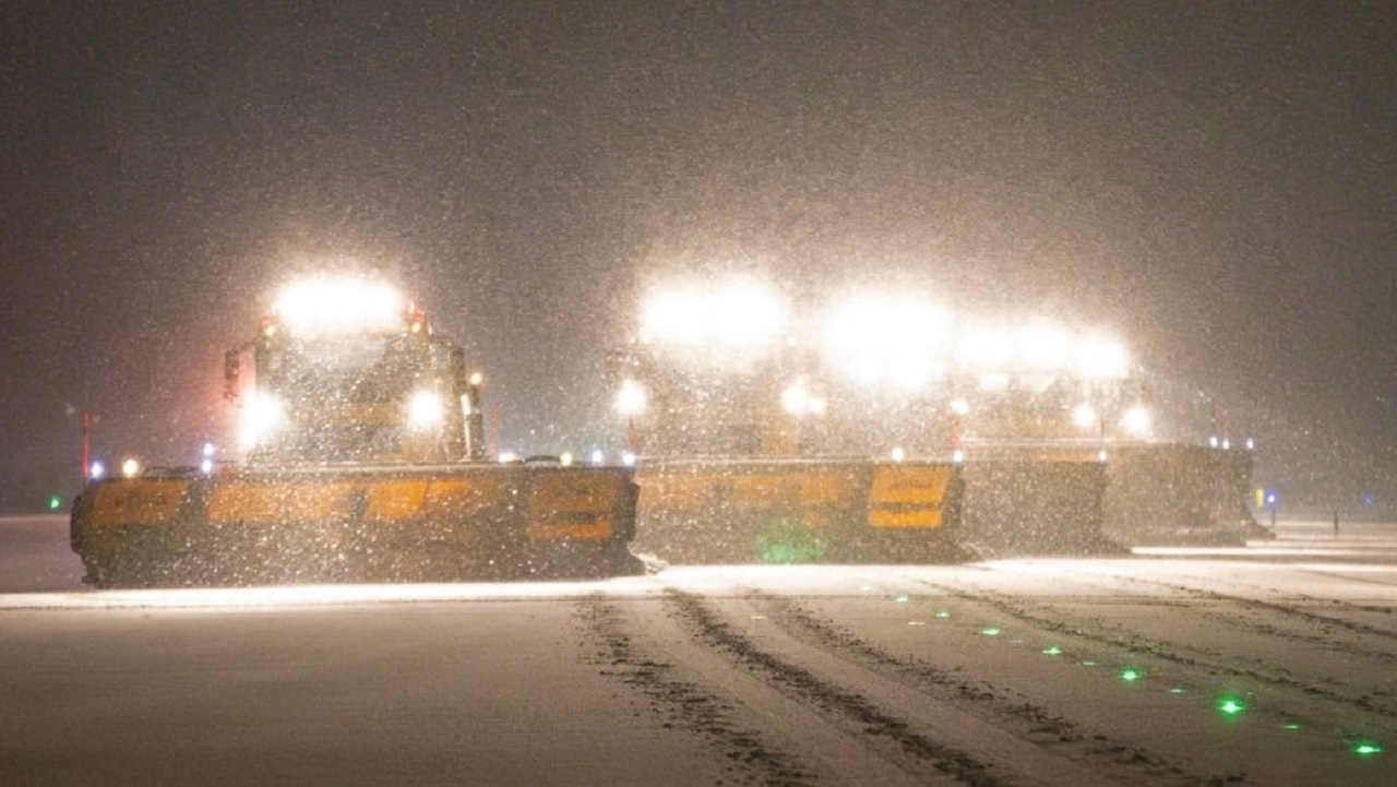 Amsterdam-Schiphol paralysé par la neige, 295 vols de KLM annulés ce dimanche 1 Air Journal