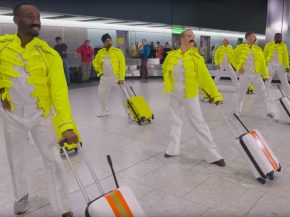 C est en dansant sur l air de  I want to break free  que des bagagistes de l aéroport de Londres-Heathrow ont rendu hommage à Fr