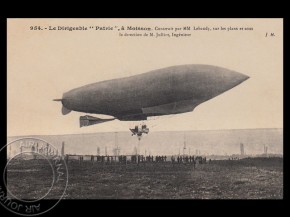 
Histoire de l’aviation – 26 novembre 1906. Le ballon dirigeable, dont Juchmès est à l’origine, ayant assuré sa concepti