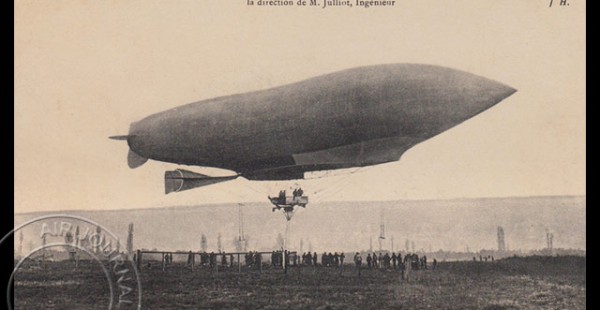 
Histoire de l’aviation – 26 novembre 1906. Le ballon dirigeable, dont Juchmès est à l’origine, ayant assuré sa concepti
