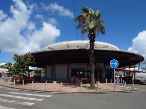 
Département français d Outre-Mer, la Guadeloupe attire par ses plages, sa nature tropicale, sa culture créole et son accessibi