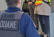 
A l’arrivée dans un aéroport français, tout voyageur peut être soumis à un contrôle douanier. Bien connaître les règles