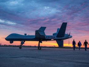 
Le trafic aérien a été suspendu jeudi soir à l’aéroport de Munich après la détection de plusieurs drones au-dessus du si