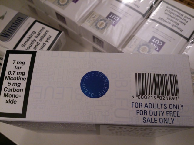 Paris-CDG : une sénatrice LR interpelée à Roissy avec 110 cartouches de cigarettes 13 Air Journal