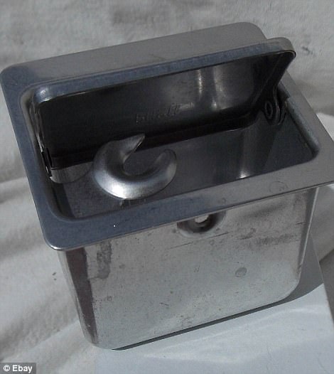 Info pratique : pourquoi il y a encore des cendriers dans les toilettes des avions