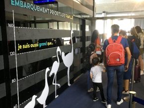 
Voyager en famille coûte cher ! En moyen-courrier, un couple avec deux enfants souhaitant se rendre au Maroc cet été devra dé