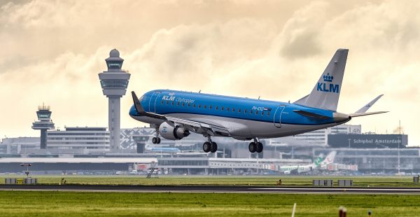
L’aéroport d’Amsterdam-Schiphol a annoncé son intention de ne pas appliquer l’augmentation de 5% des redevances aéroport